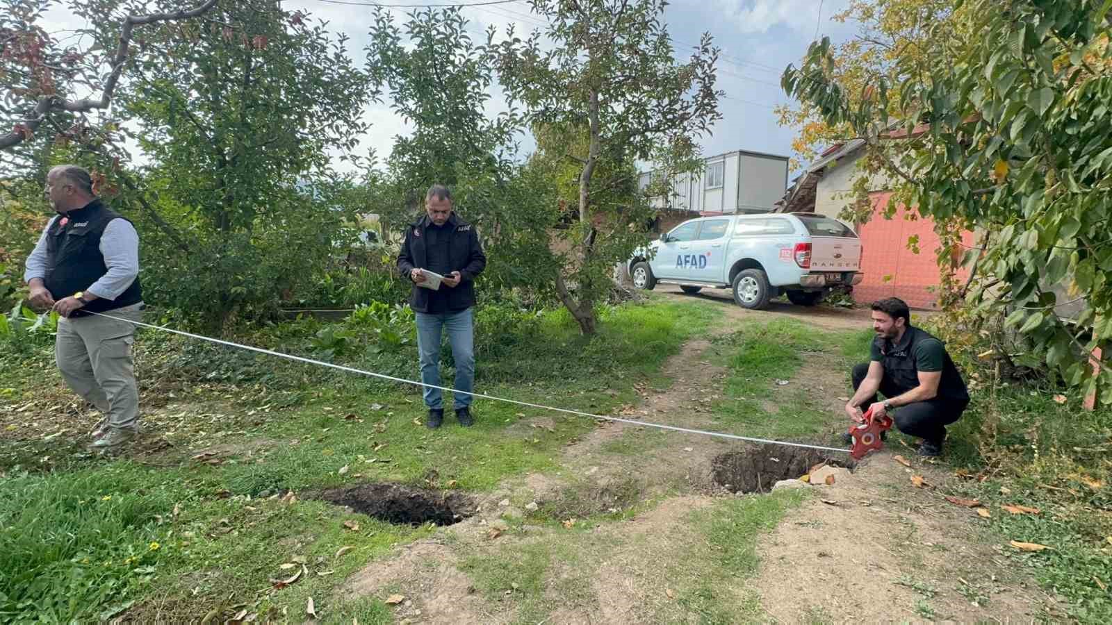 obruklarin olustugu duvarlarin catladigi egirdirde afad incelemeleri suruyor 5 nLUnZRUG