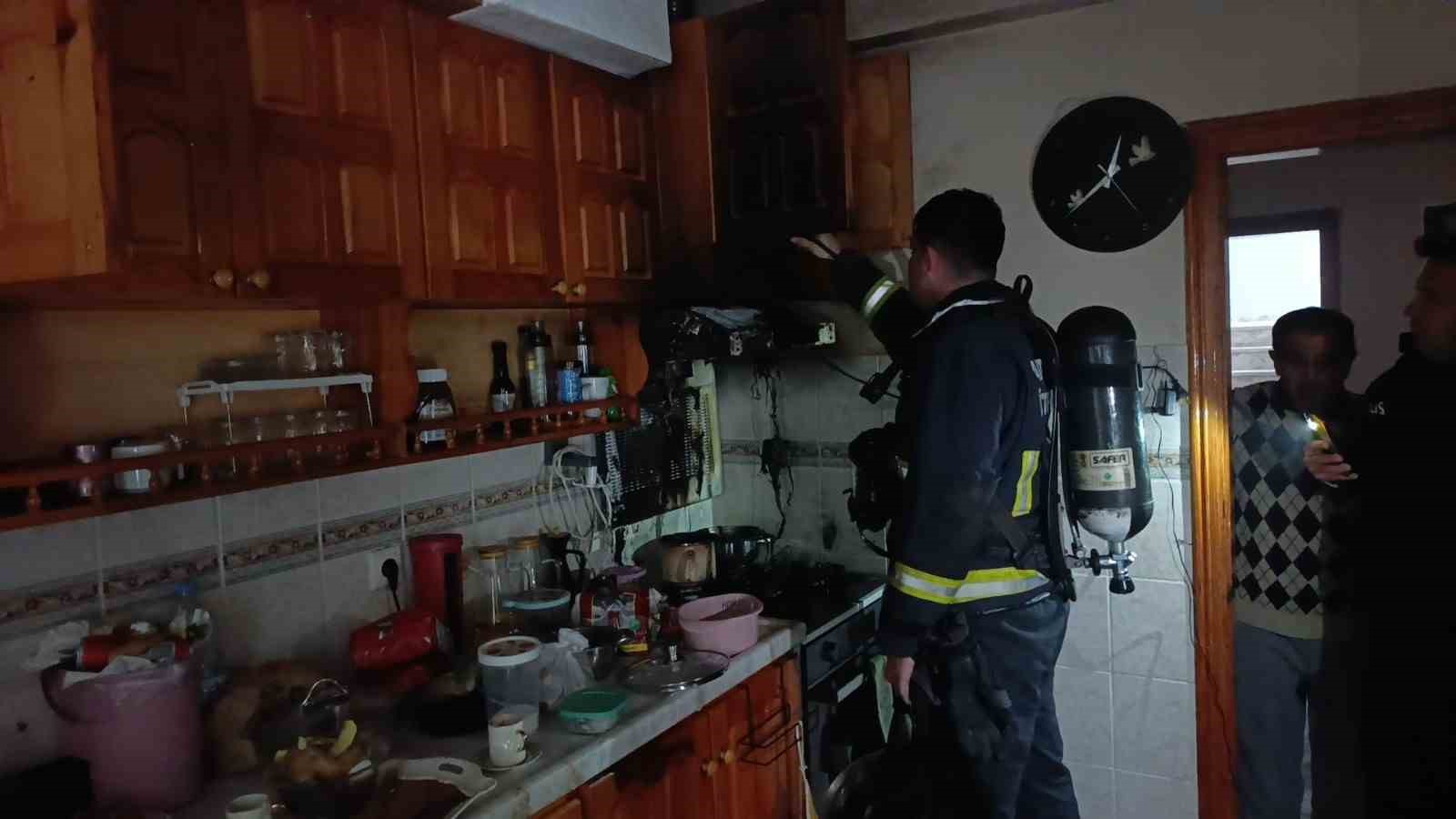 ocakta unutulan fritoz itfaiyeyi alarma gecirdi 5 5sENdyWj