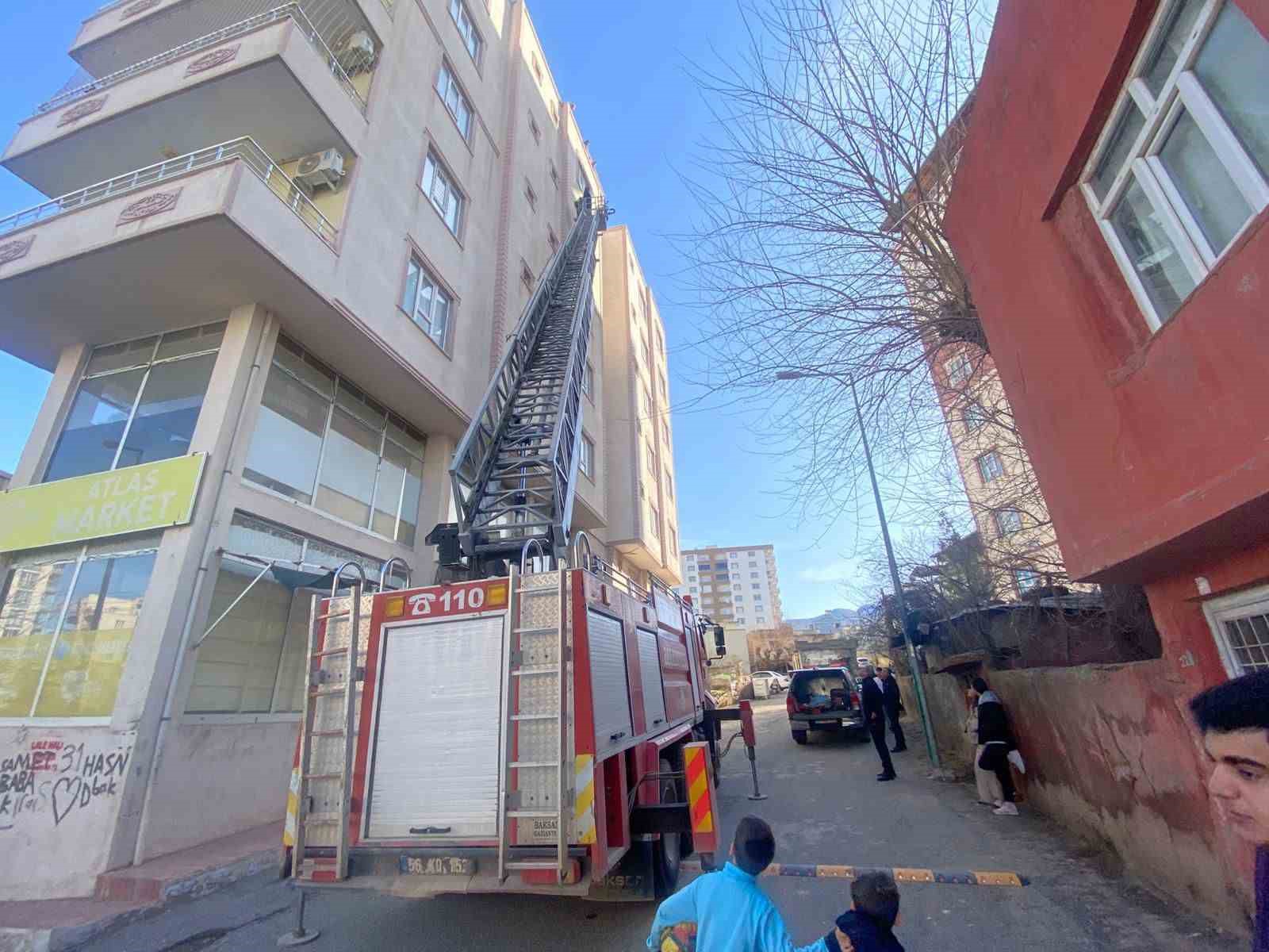 ocakta unutulan yemek panige neden oldu 0 rZ5LH9Zd