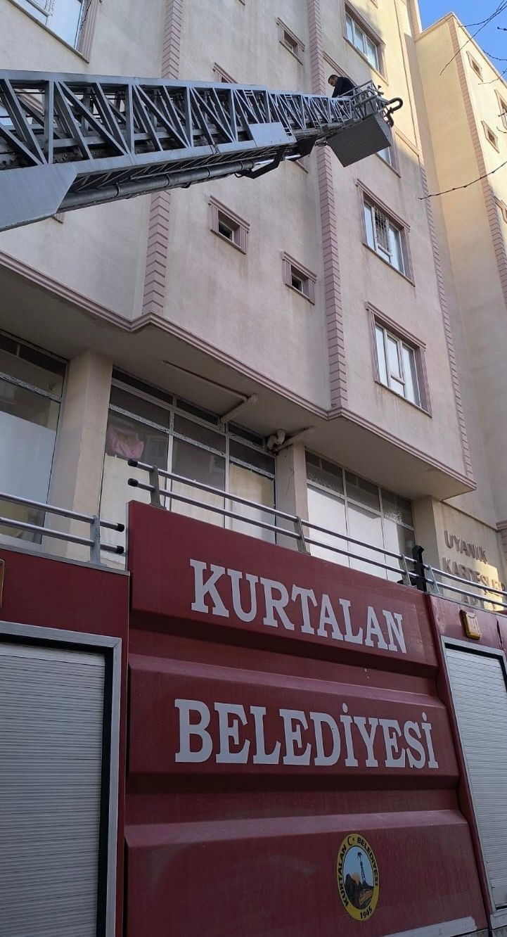 ocakta unutulan yemek panige neden oldu 2
