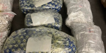 oda-spreyi-ve-gazoz-siselerine-gizlenen-50-bin-euro-degerindeki-kacak-altin-ve-gumus-gTfdx2QQ.jpg