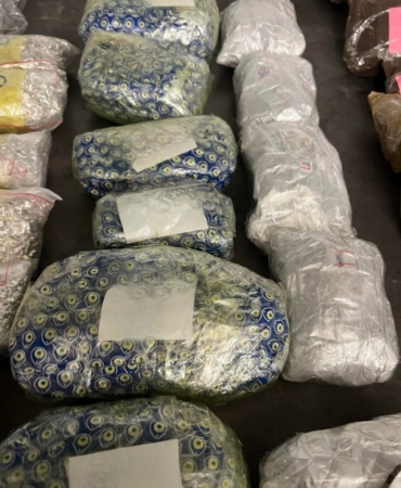 oda-spreyi-ve-gazoz-siselerine-gizlenen-50-bin-euro-degerindeki-kacak-altin-ve-gumus-gTfdx2QQ.jpg