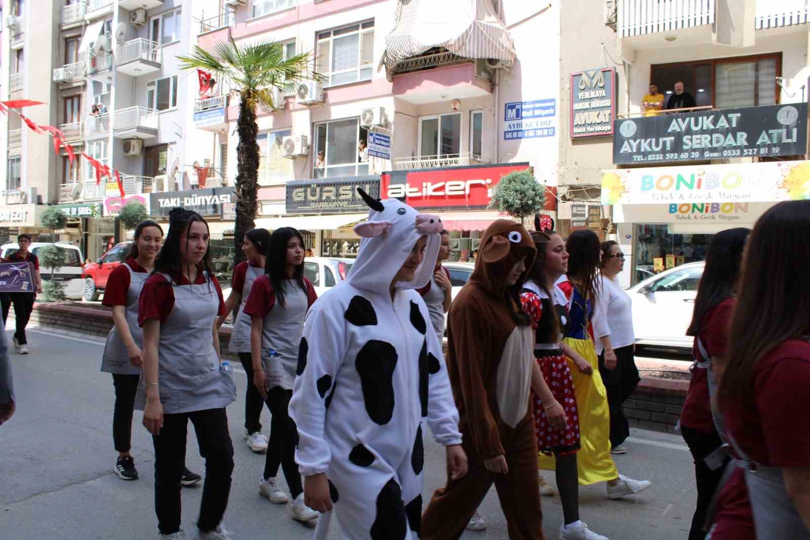odemiste mesleki egitim icin anlamli kortej yuruyusu 2 zkRKmsTS