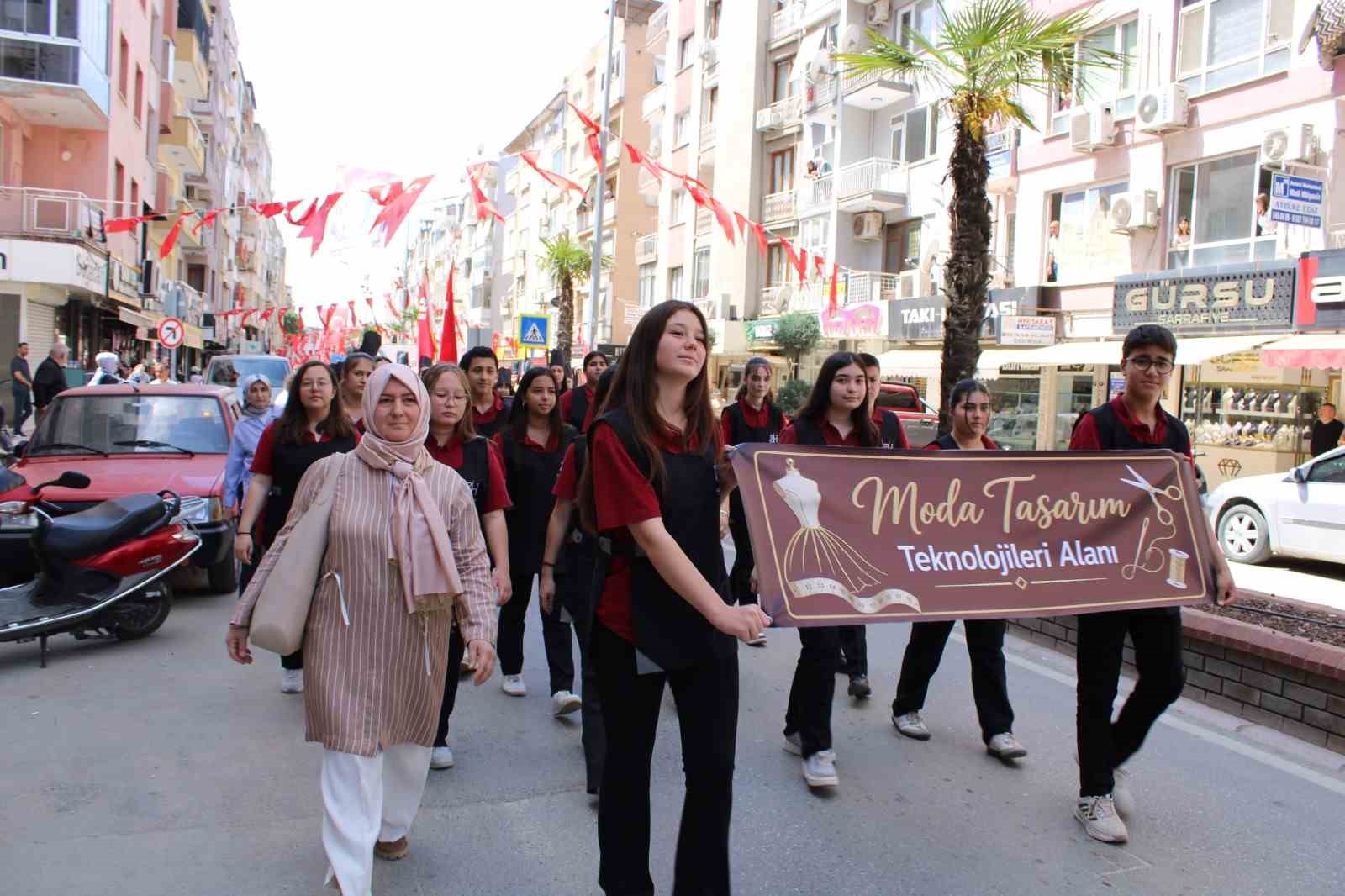 odemiste mesleki egitim icin anlamli kortej yuruyusu 4 lwAGcnpm