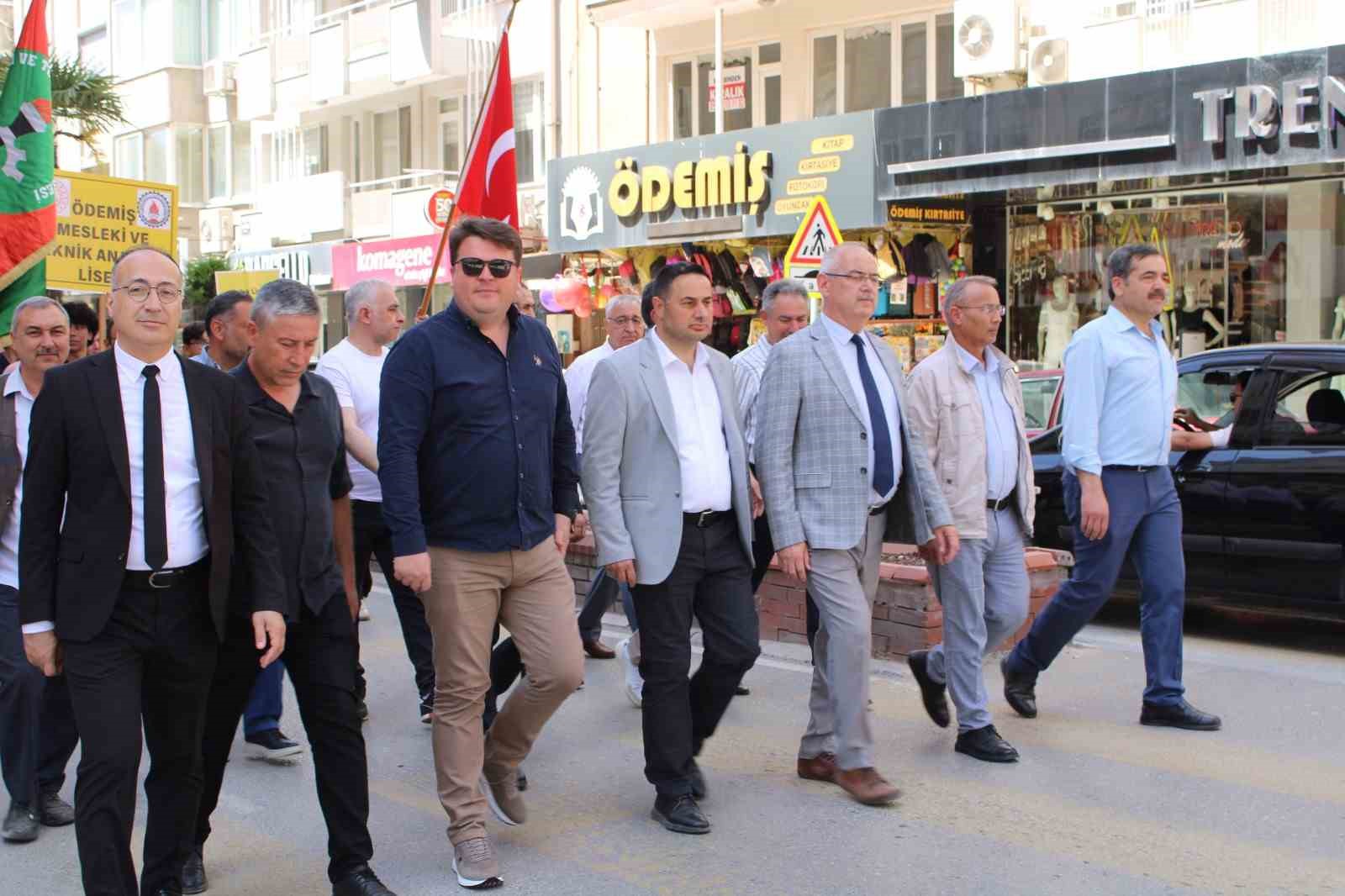 odemiste mesleki egitim icin anlamli kortej yuruyusu 9