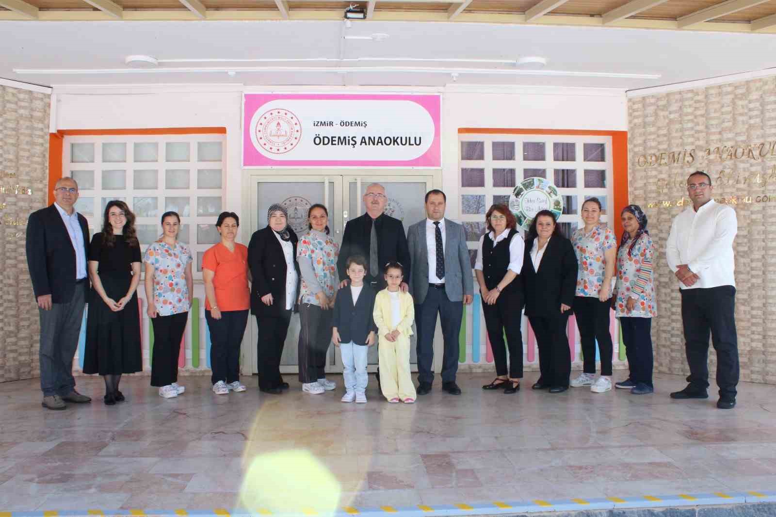 odemiste minik ogrencilere kitap kurdu madalyasi 3 XRSL4Afd
