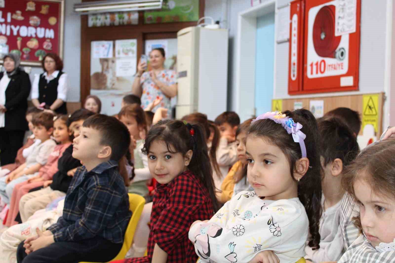 odemiste minik ogrencilere kitap kurdu madalyasi 7 9tyZ9Irk