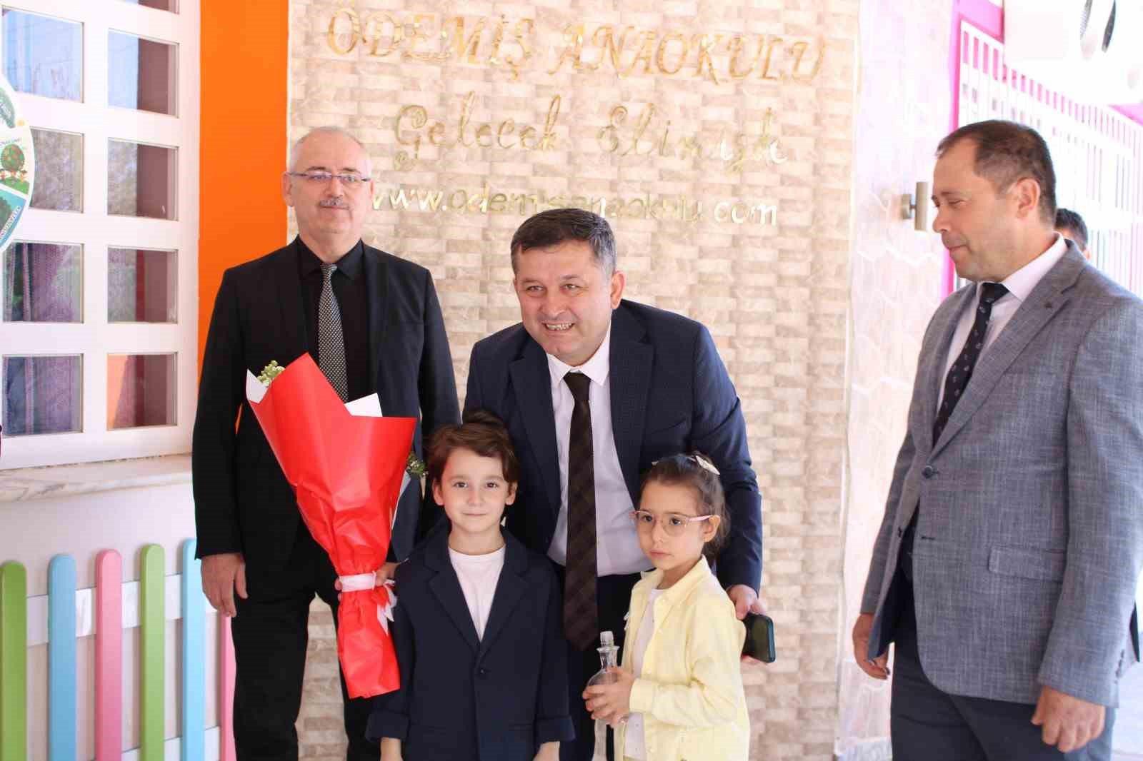odemiste minik ogrencilere kitap kurdu madalyasi 8 g2CDRD32