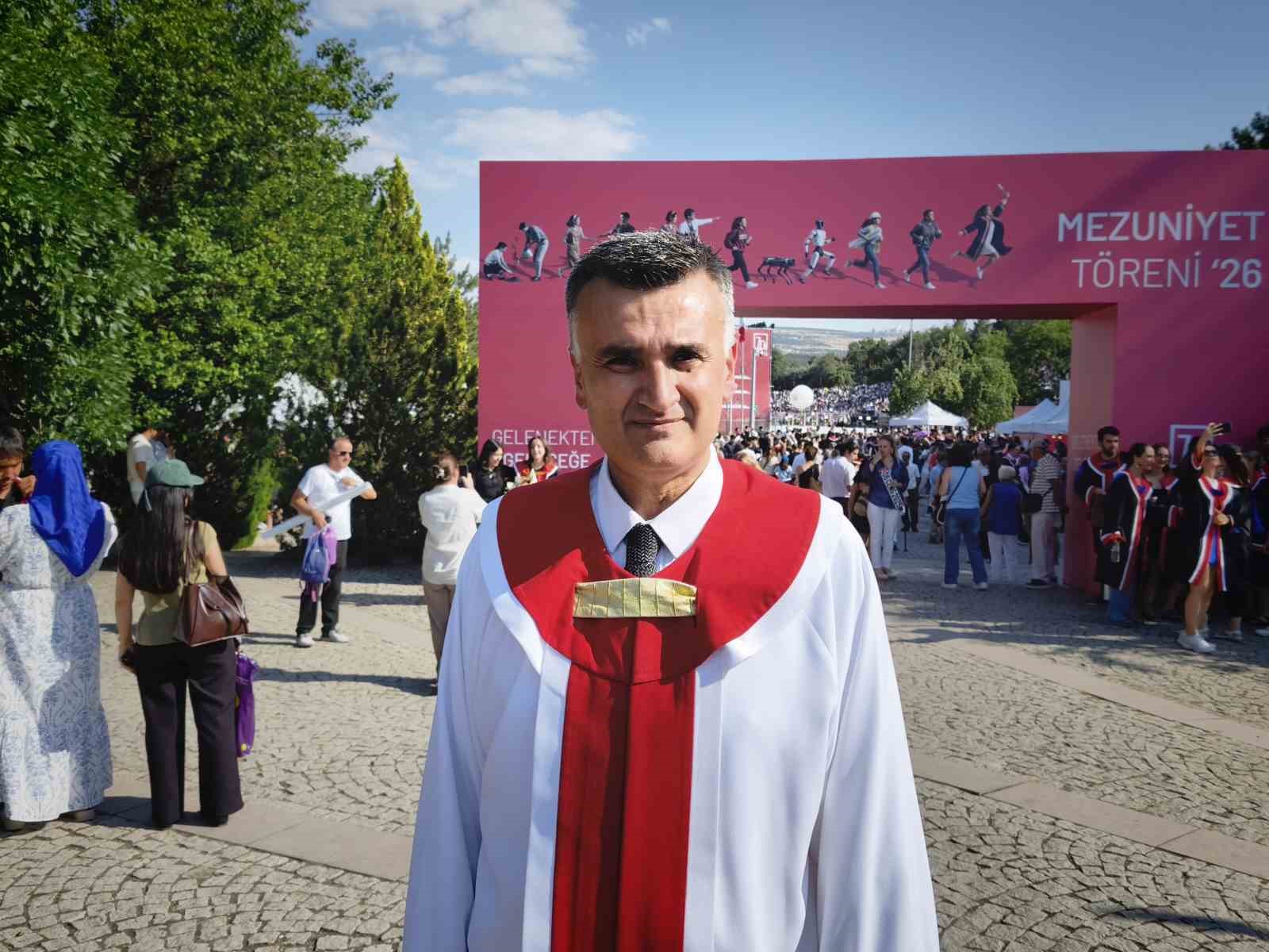 ODTÜ Rektörü Prof. Dr. Yozgatlıgil: "Dünyanın ilk 100 üniversitesi arasına girme hedefi olan bir üniversite olmaktan çok mutluyuz" 9 odtu rektoru prof dr yozgatligil dunyanin ilk 100 universitesi arasina girme hedefi olan bir MIKEj6QK