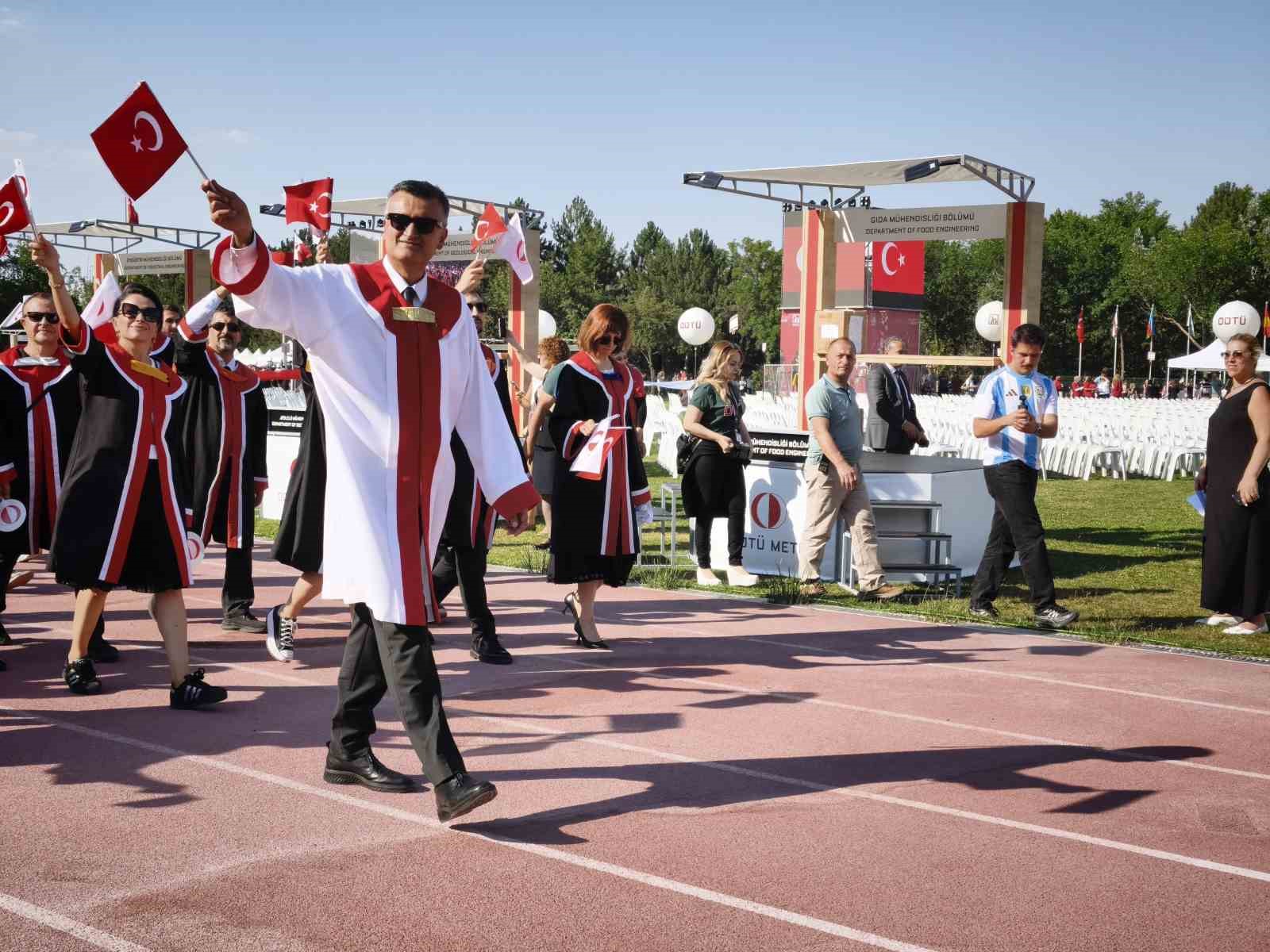 ODTÜ Rektörü Prof. Dr. Yozgatlıgil: "Dünyanın ilk 100 üniversitesi arasına girme hedefi olan bir üniversite olmaktan çok mutluyuz" 6 odtu rektoru prof dr yozgatligil dunyanin ilk 100 universitesi arasina girme hedefi olan bir fWbDRjOX