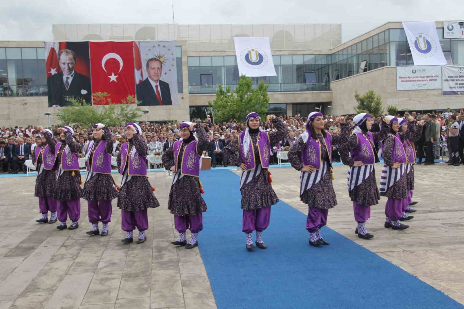 odude 3 bin 200 ogrencinin mezuniyet heyecani 2 HBYGMrd2