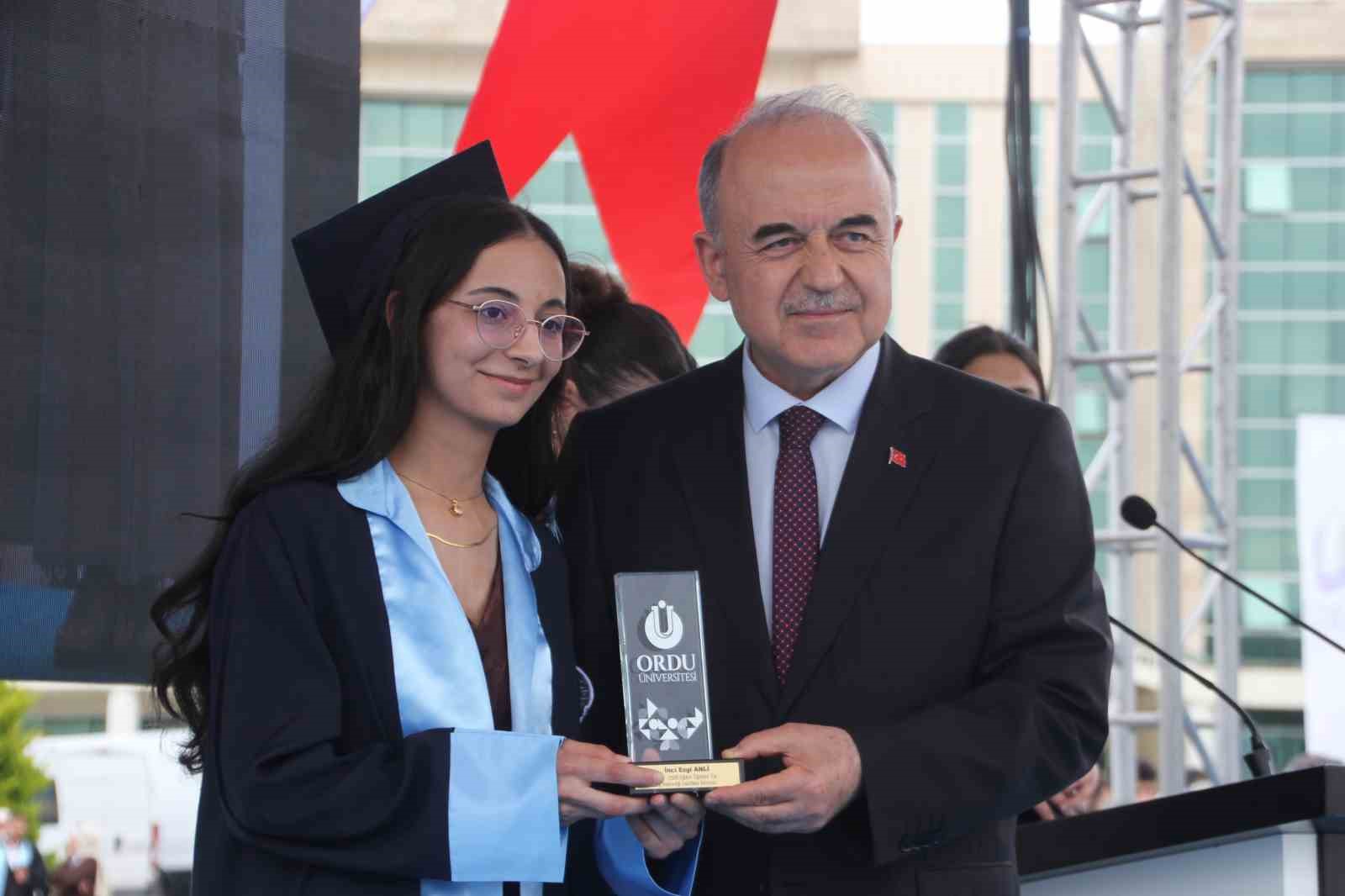 odude 3 bin 200 ogrencinin mezuniyet heyecani 5 SOBPn5Np