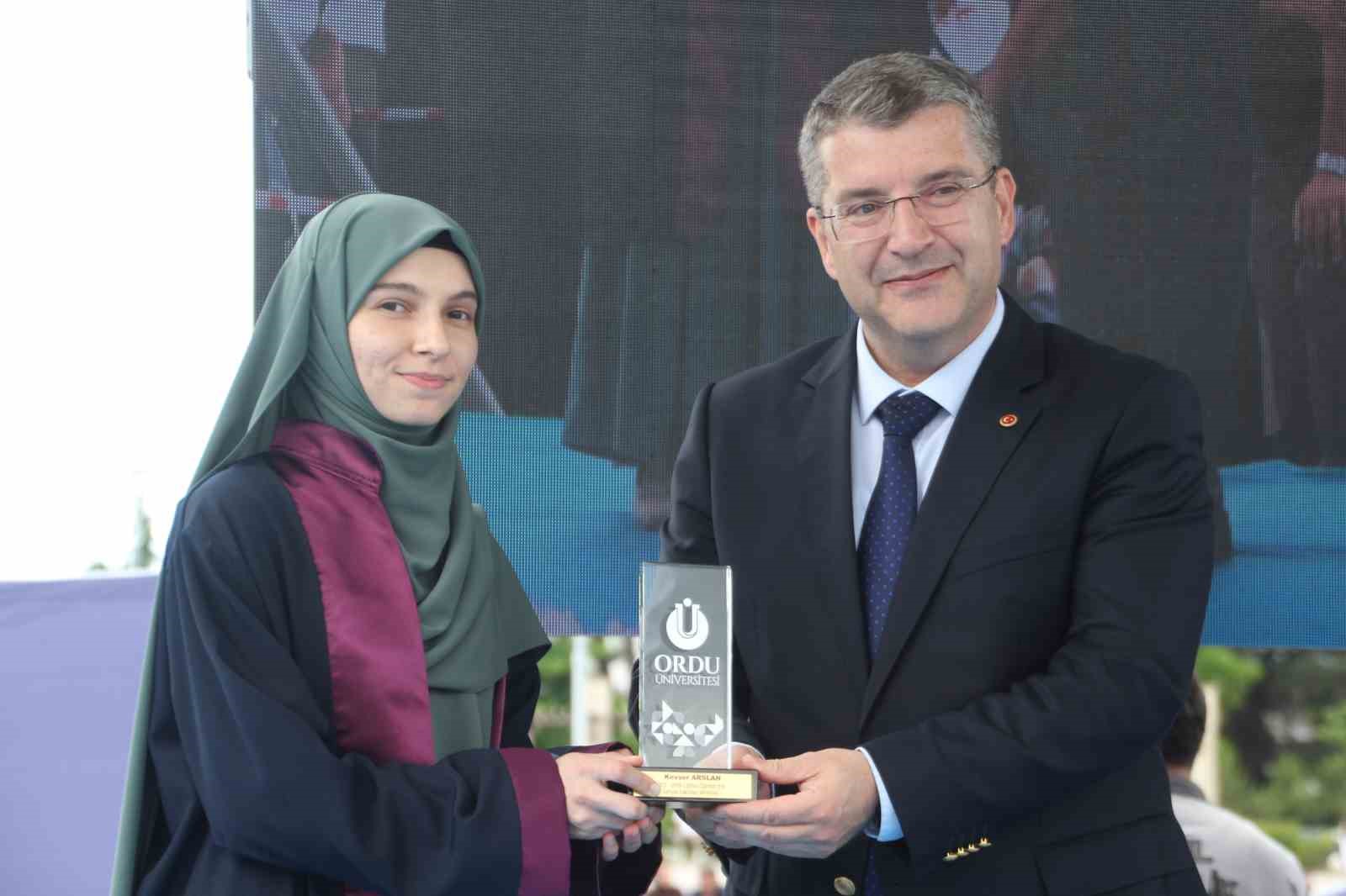 odude 3 bin 200 ogrencinin mezuniyet heyecani 6 T3X3CML9