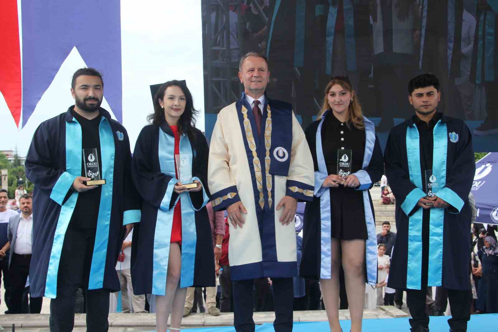 odude 3 bin 200 ogrencinin mezuniyet heyecani 7 vWR4MASD