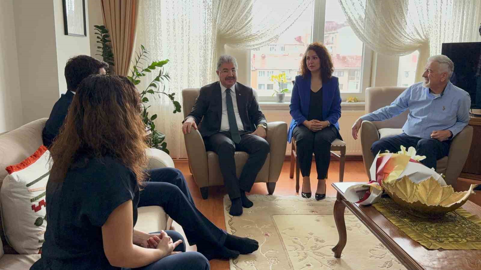 odullu ve ilk doktorali isitme engelli muhendis cifte validen anlamli ziyaret 0