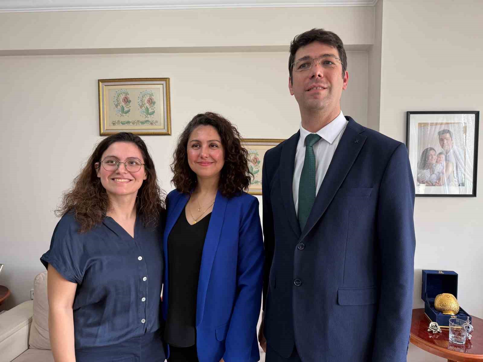 odullu ve ilk doktorali isitme engelli muhendis cifte validen anlamli ziyaret 5 BPr6PfWp