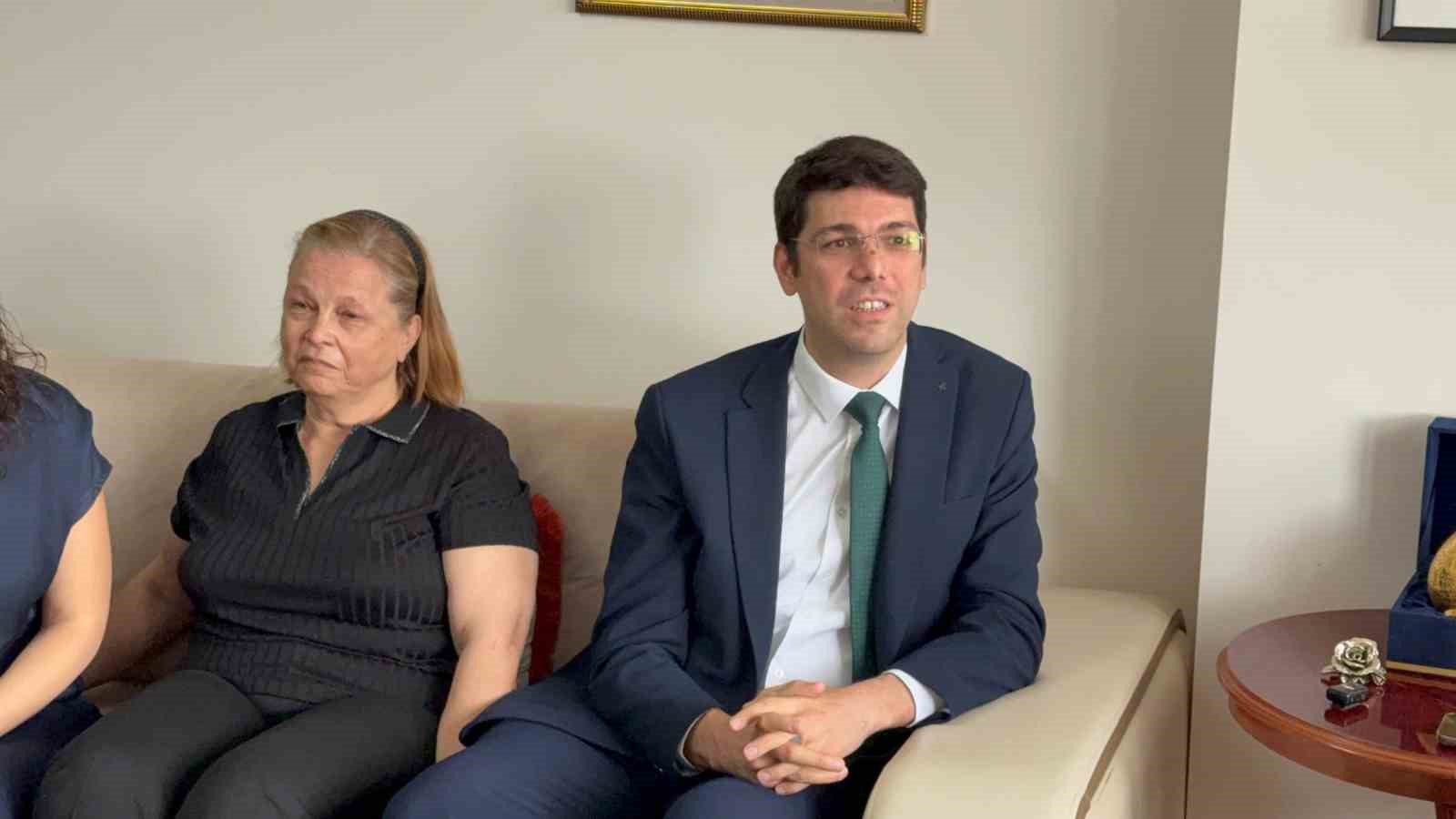 odullu ve ilk doktorali isitme engelli muhendis cifte validen anlamli ziyaret 6 aPMwBs9Q
