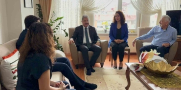 odullu-ve-ilk-doktorali-isitme-engelli-muhendis-cifte-validen-anlamli-ziyaret-u7OdsE6H.jpg