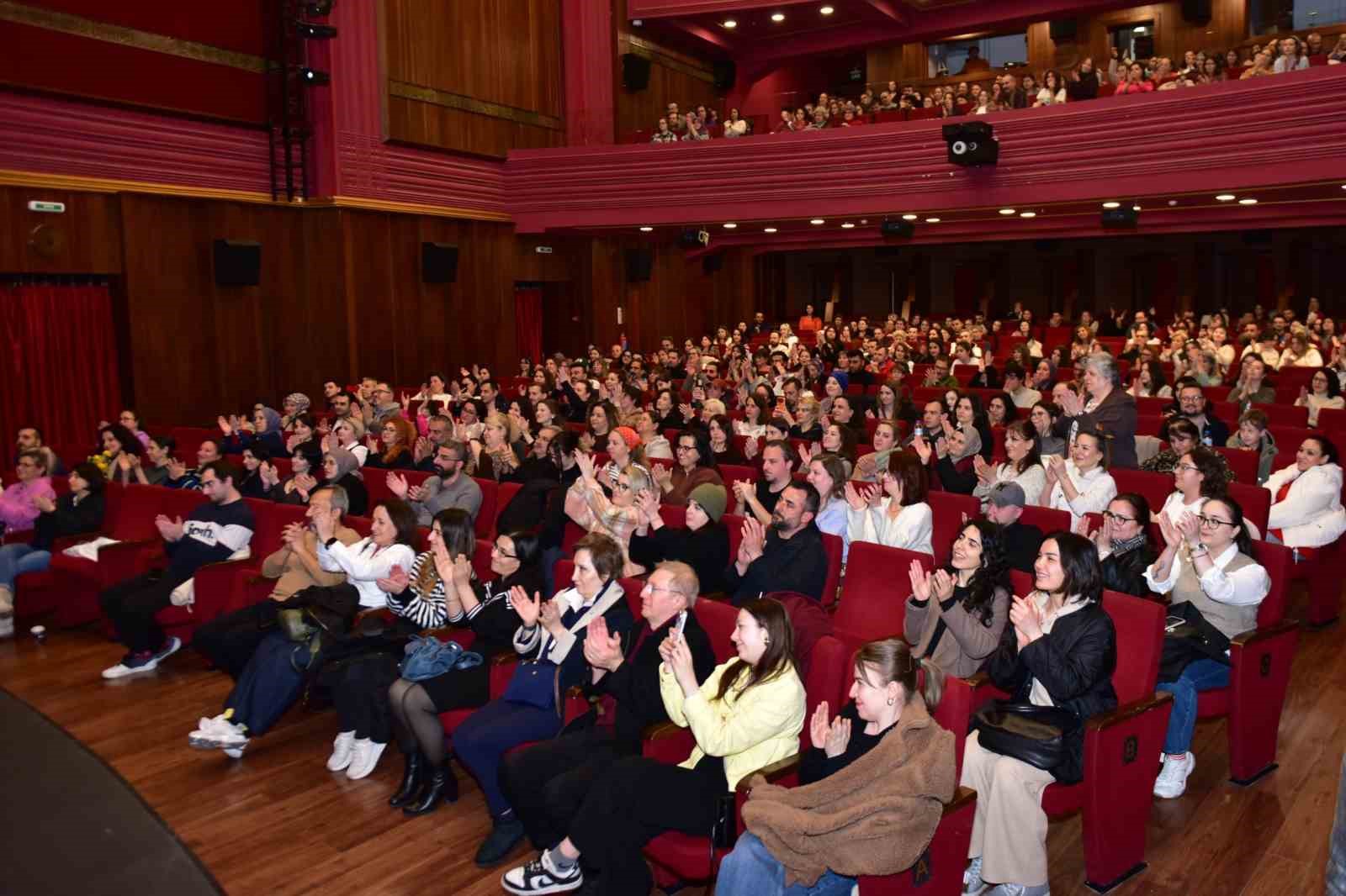 odullu yan rol bursada ayakta alkislandi 2 3E2sJPr3