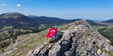 off-road-tutkunlari-bin-850-rakimda-turk-bayragi-dalgalandirdi-nTPaGYPM.jpg