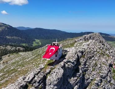 off-road-tutkunlari-bin-850-rakimda-turk-bayragi-dalgalandirdi-nTPaGYPM.jpg