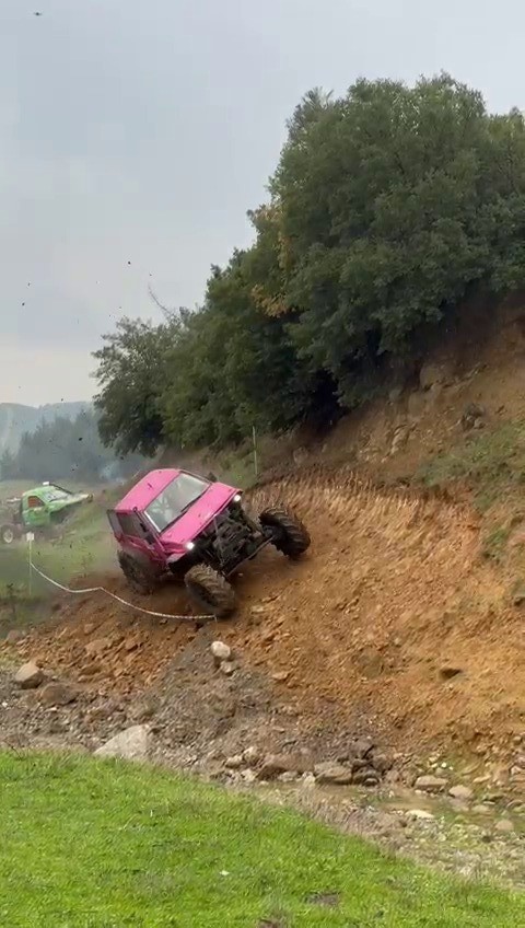 Off-road yarışında kontrolden çıkan araç böyle takla attı 5 off road yarisinda kontrolden cikan arac boyle takla atti 1 VJODOcgJ