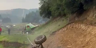 off-road-yarisinda-kontrolden-cikan-arac-boyle-takla-atti-FnrCIWGq.jpg