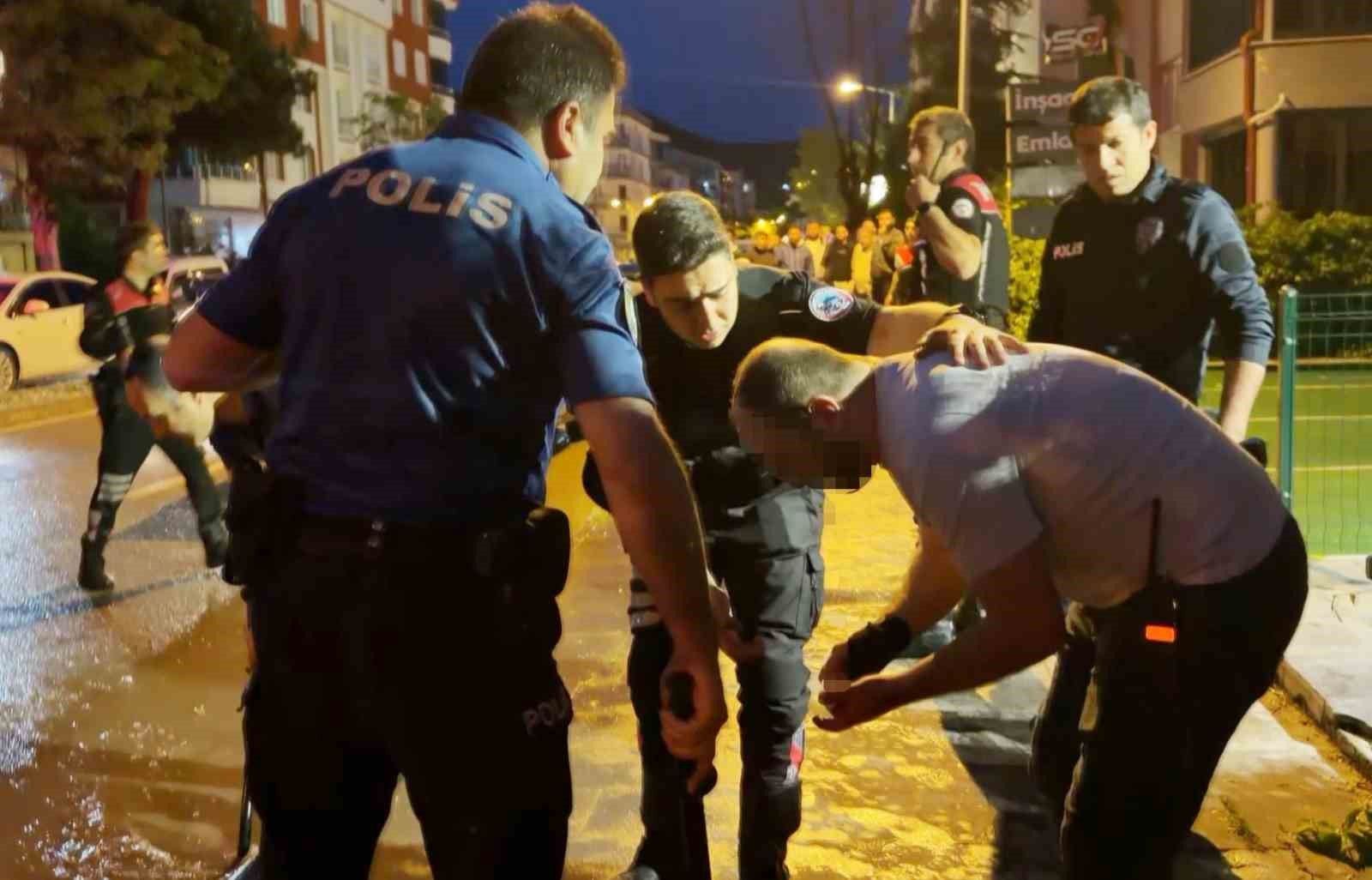ofkeli baba kizini rahatsiz eden gencin kulagini kesti 1i polis 2 yarali 0 IPh14YbD