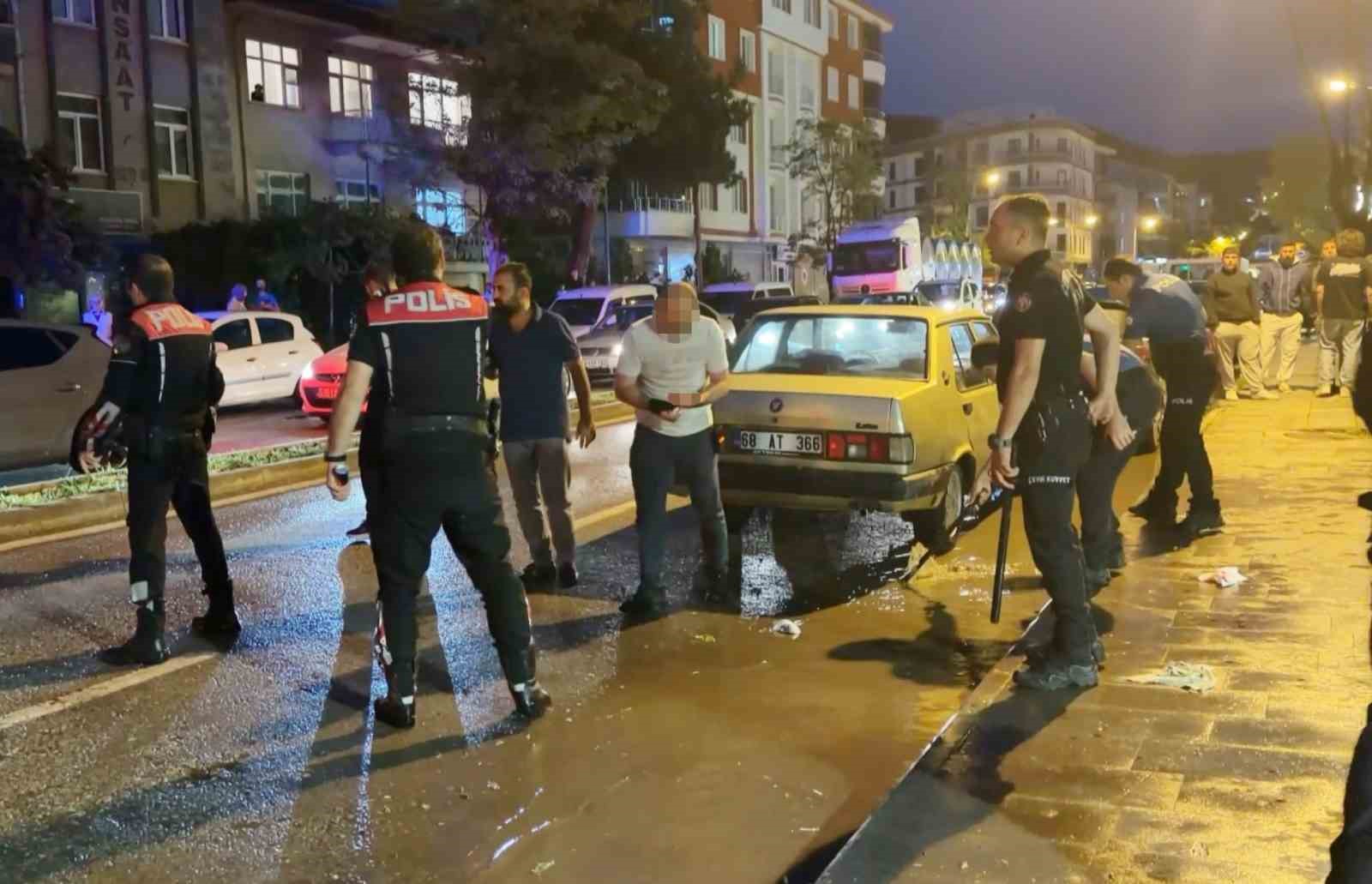 ofkeli baba kizini rahatsiz eden gencin kulagini kesti 1i polis 2 yarali 3 5XCKS8Wb