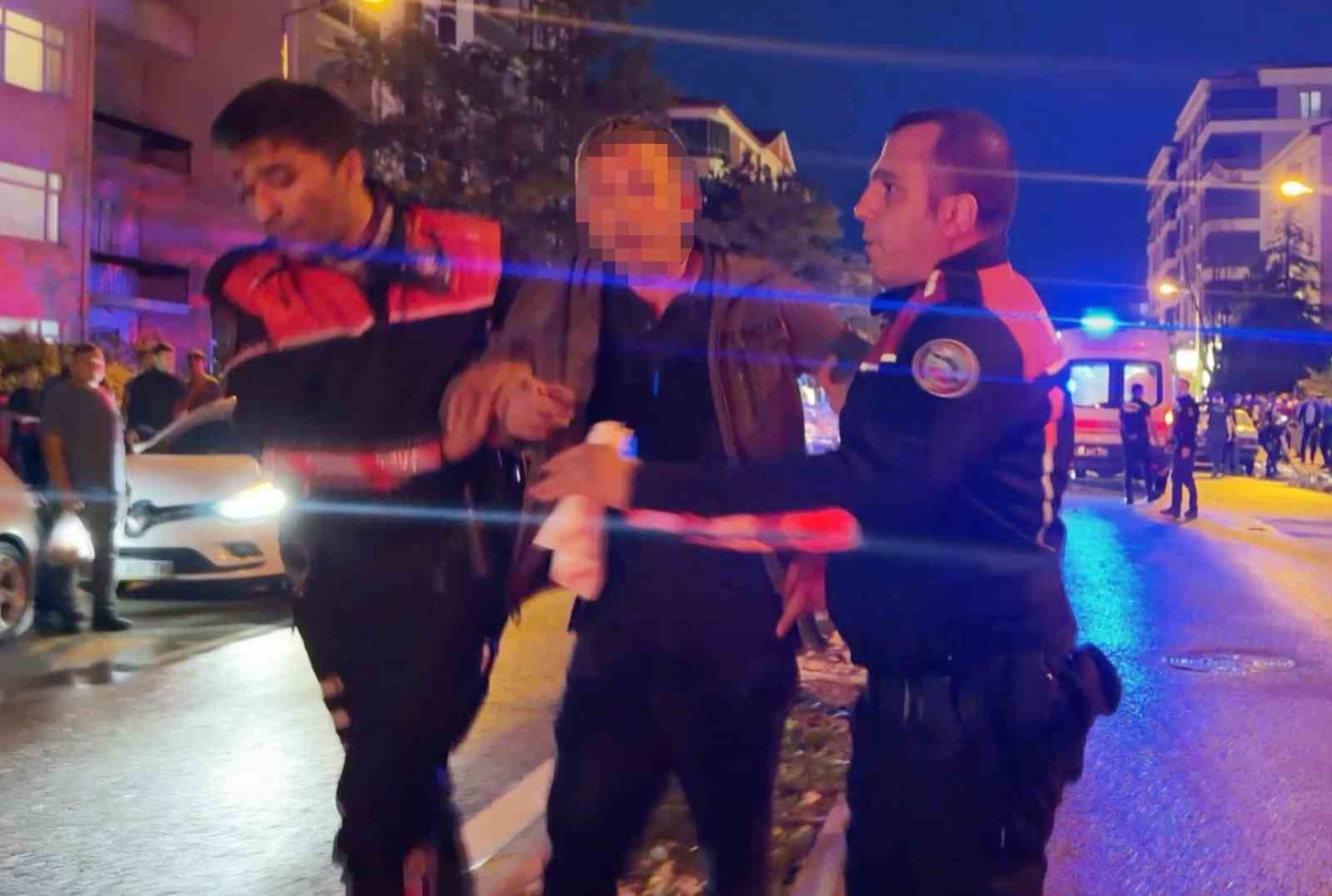 ofkeli baba kizini rahatsiz eden gencin kulagini kesti 1i polis 2 yarali 5 cIIN4rXJ