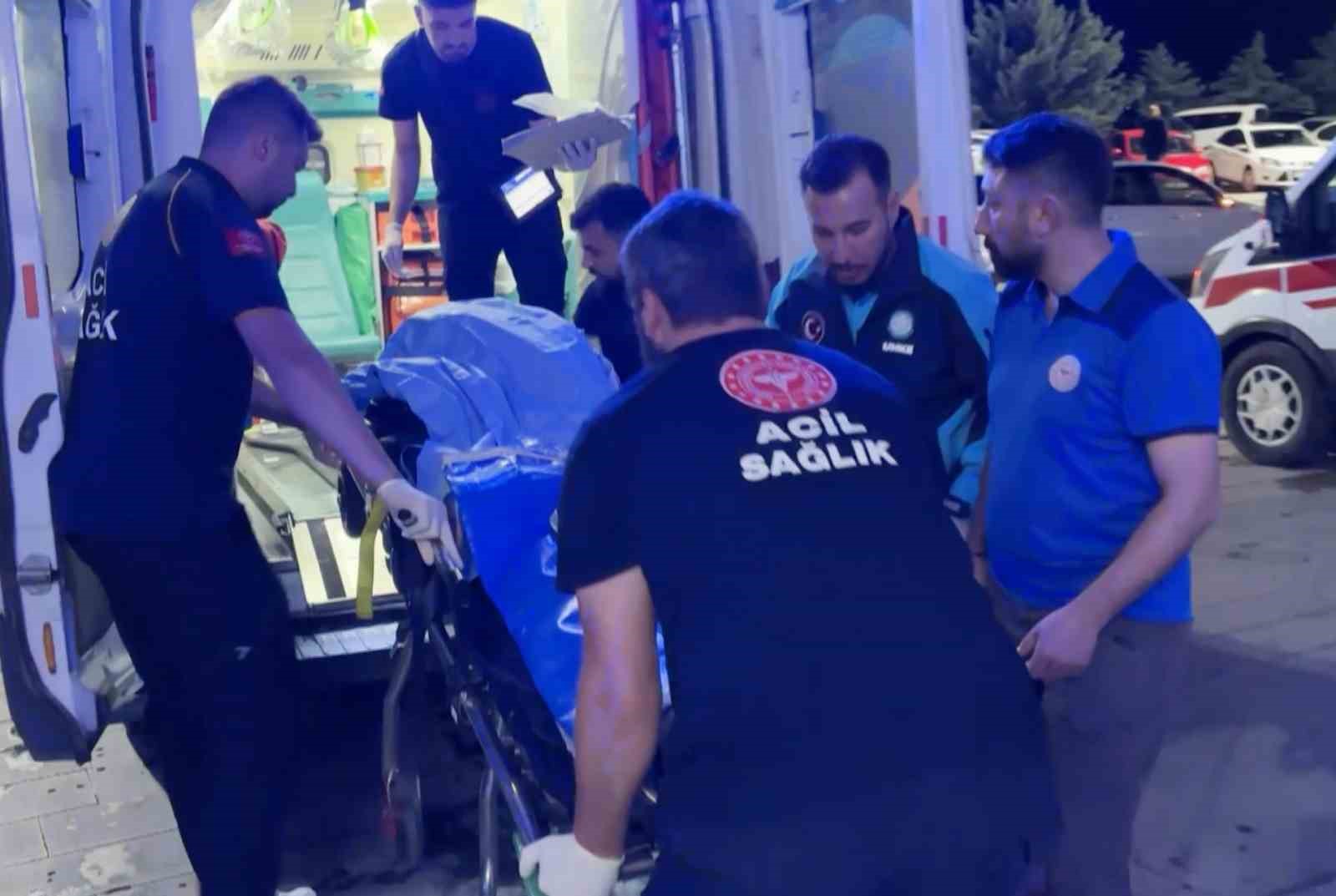 ofkeli baba kizini rahatsiz eden gencin kulagini kesti 1i polis 2 yarali 6 aDs4WNeg