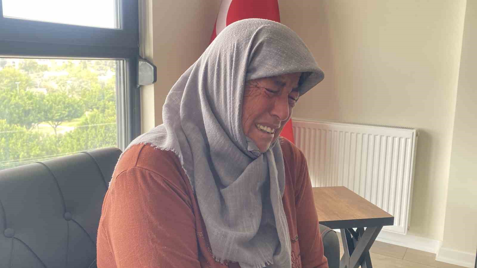 oglu bicaklanarak oldurulen anne gozyaslari icinde adalet istedi tarla gibi yapmis oglumu 4 Kt2BIAU1