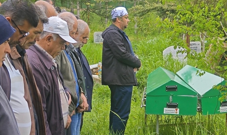 oglu cekyattan dusup olen baba trafik kazasinda hayatini kaybetti 3 RWd6ItLN