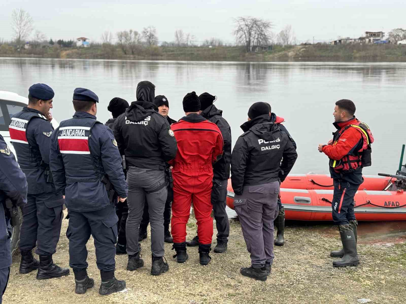 oglu nehirde kaybolan annenin 4 gundur gozu yasli bekleyisi 2