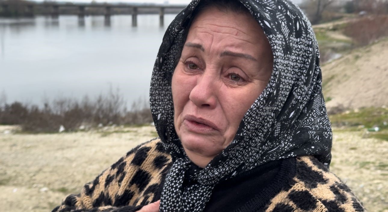 oglu nehirde kaybolan annenin 4 gundur gozu yasli bekleyisi 4