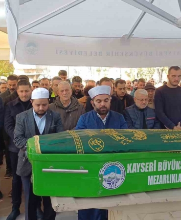 oglu-tarafindan-oldurulen-adam-topraga-verildi-FcEViQxw.jpg