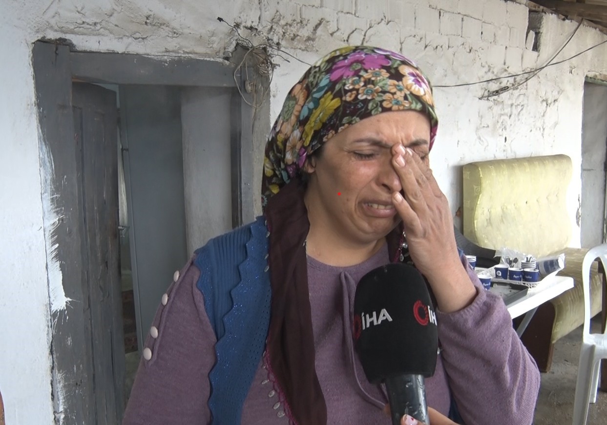 "Oğlum çık gel" feryadı: Annenin iki gündür endişeli bekleyişi gözyaşlarına döndü 4 oglum cik gel feryadi annenin iki gundur endiseli bekleyisi gozyaslarina dondu 0 U1OOG8MG