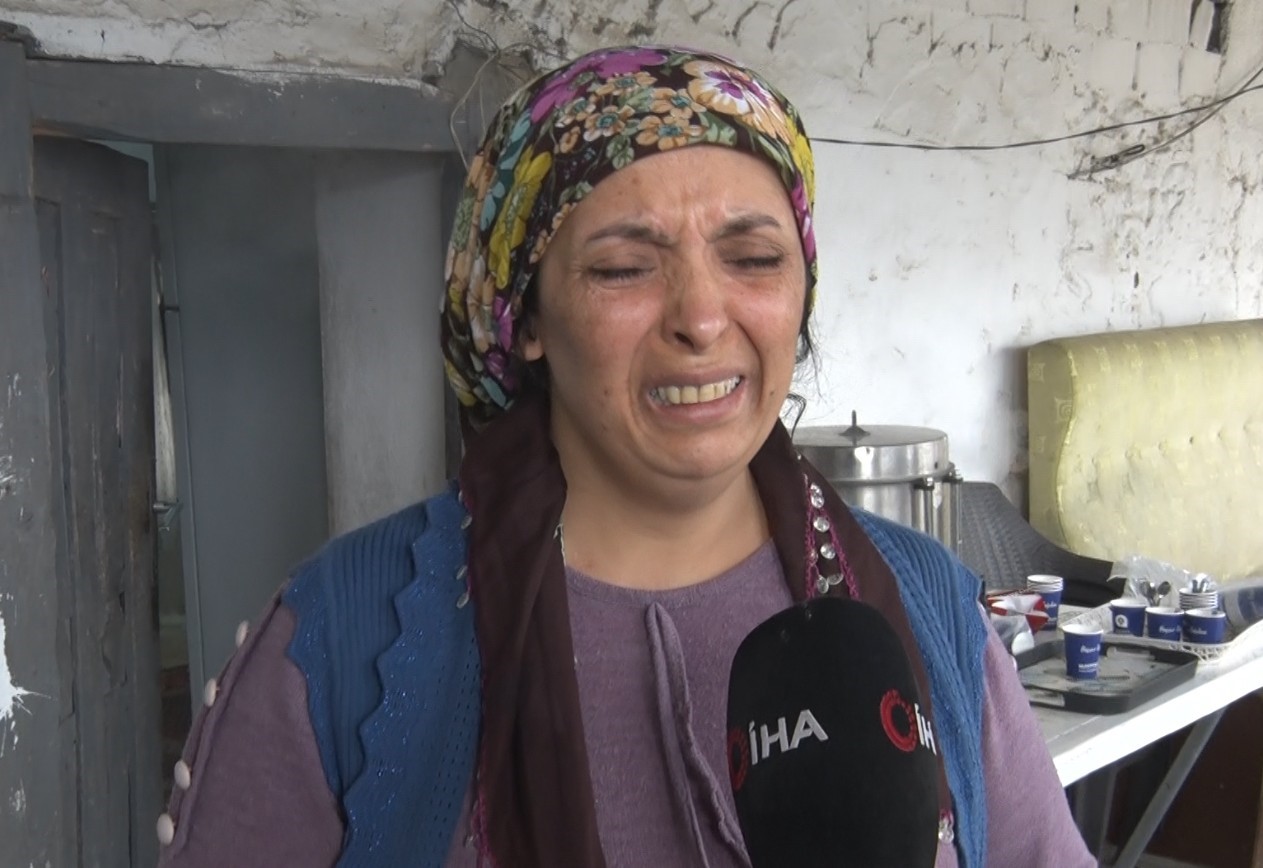 "Oğlum çık gel" feryadı: Annenin iki gündür endişeli bekleyişi gözyaşlarına döndü 5 oglum cik gel feryadi annenin iki gundur endiseli bekleyisi gozyaslarina dondu 1 S1Kq1zje