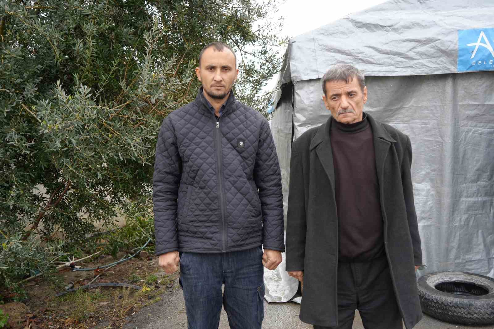 "Oğlum çık gel" feryadı: Annenin iki gündür endişeli bekleyişi gözyaşlarına döndü 7 oglum cik gel feryadi annenin iki gundur endiseli bekleyisi gozyaslarina dondu 3 rB3wi5LR