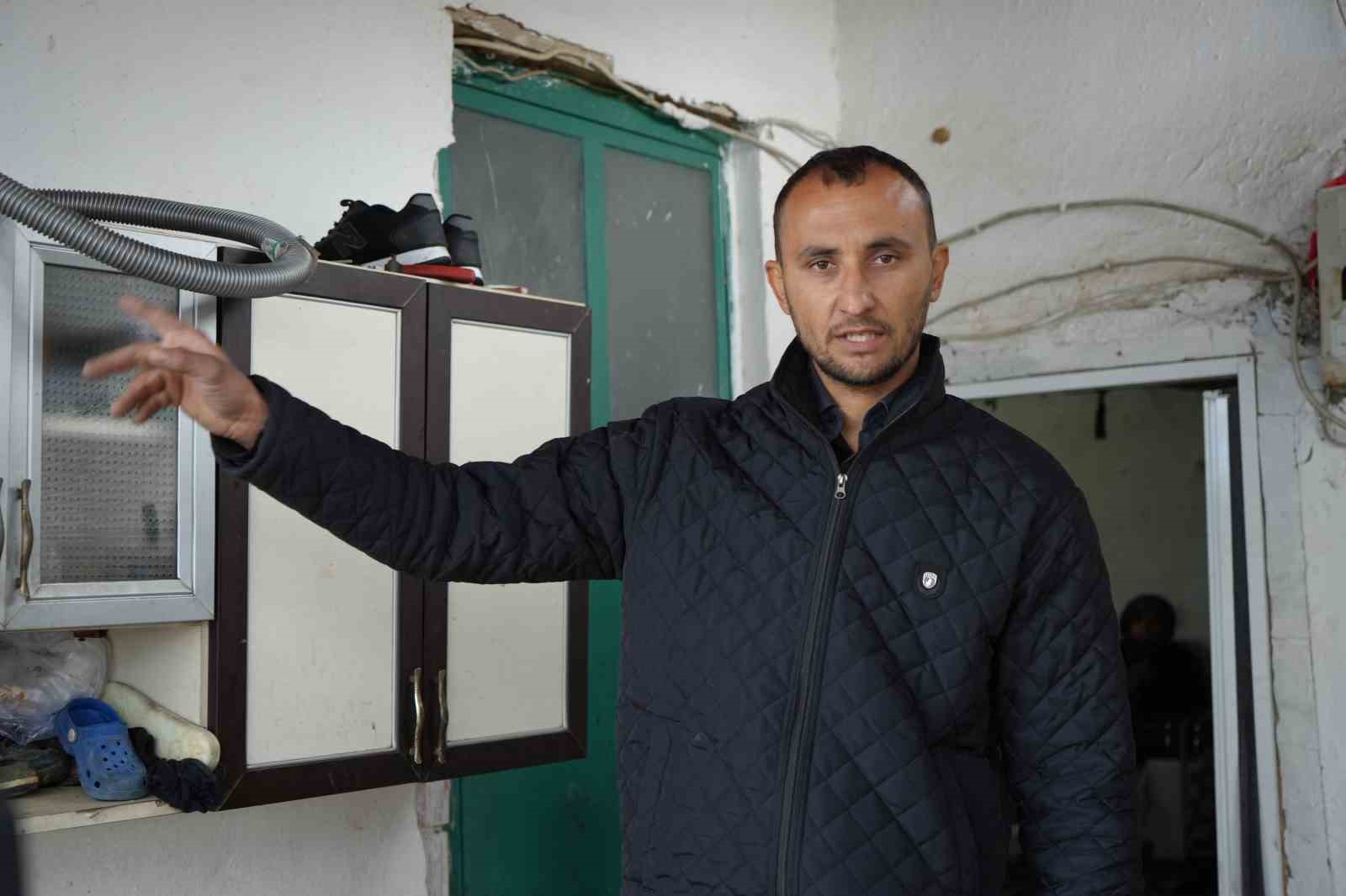 "Oğlum çık gel" feryadı: Annenin iki gündür endişeli bekleyişi gözyaşlarına döndü 9 oglum cik gel feryadi annenin iki gundur endiseli bekleyisi gozyaslarina dondu 5 wjN4r4hD