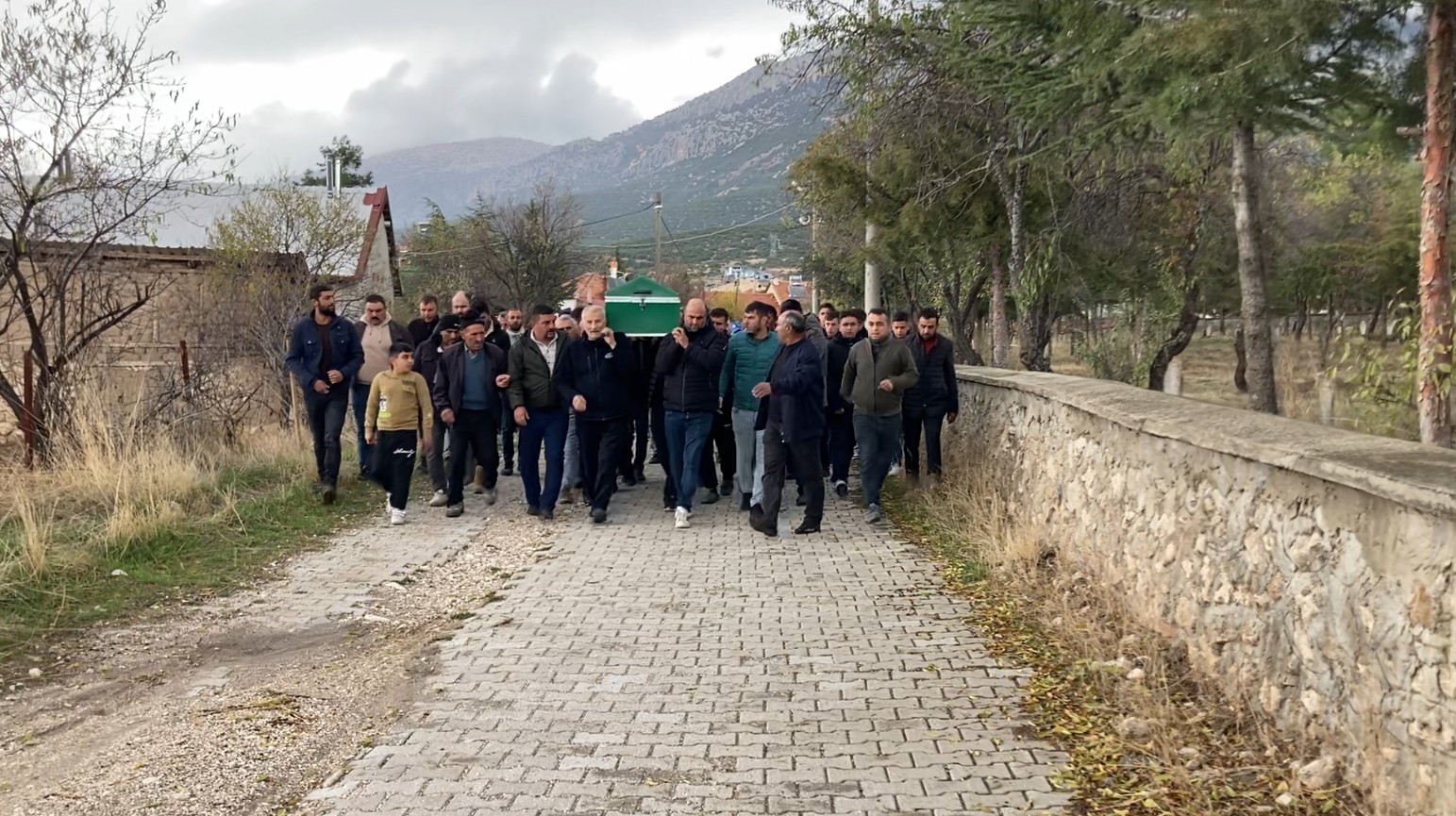 oglumun basini kesmisler diyen baba gozyaslari icinde adalet istedi 5