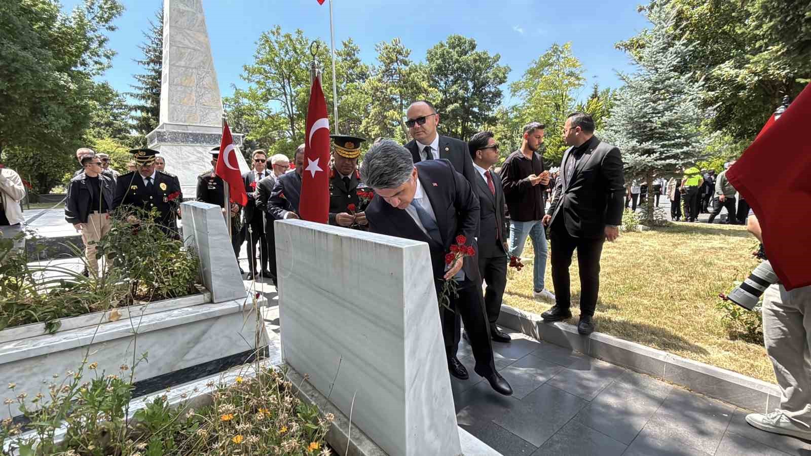 Oğlunu 15 Temmuz’da şehit veren acılı baba: "Acımız hala aynı" 6 oglunu 15 temmuzda sehit veren acili baba acimiz hala ayni 2 sXJNmqcV