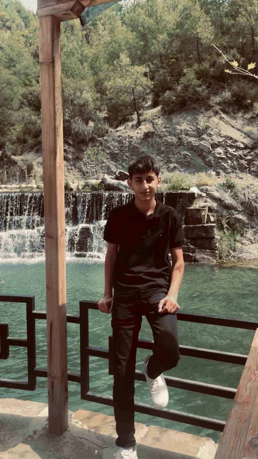 Oğlunu av kazasında kaybeden anne: "18 yaş altı bir çocuk eline tüfek alabiliyorsa bunun cezası olmalı" 8 oglunu av kazasinda kaybeden anne 18 yas alti bir cocuk eline tufek alabiliyorsa bunun 9XK3zcE3