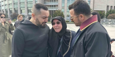 oglunu-gelinini-ve-iki-torununu-kaybeden-baba-yilmaz-bocek-goz-gore-gore-olume-gittiler-HEuXcSP6.jpg