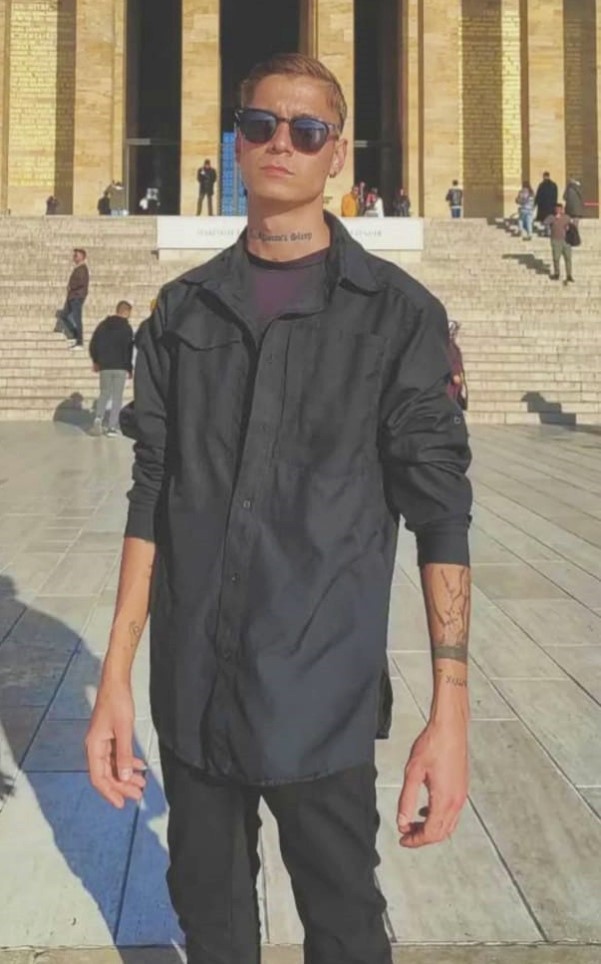 oglunu parkta 36 bicak darbesiyle olduren babaya muebbet 3 RjRvy3wy
