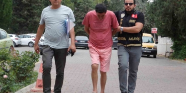 oglunu-parkta-36-bicak-darbesiyle-olduren-babaya-muebbet-li3XbFFA.jpg