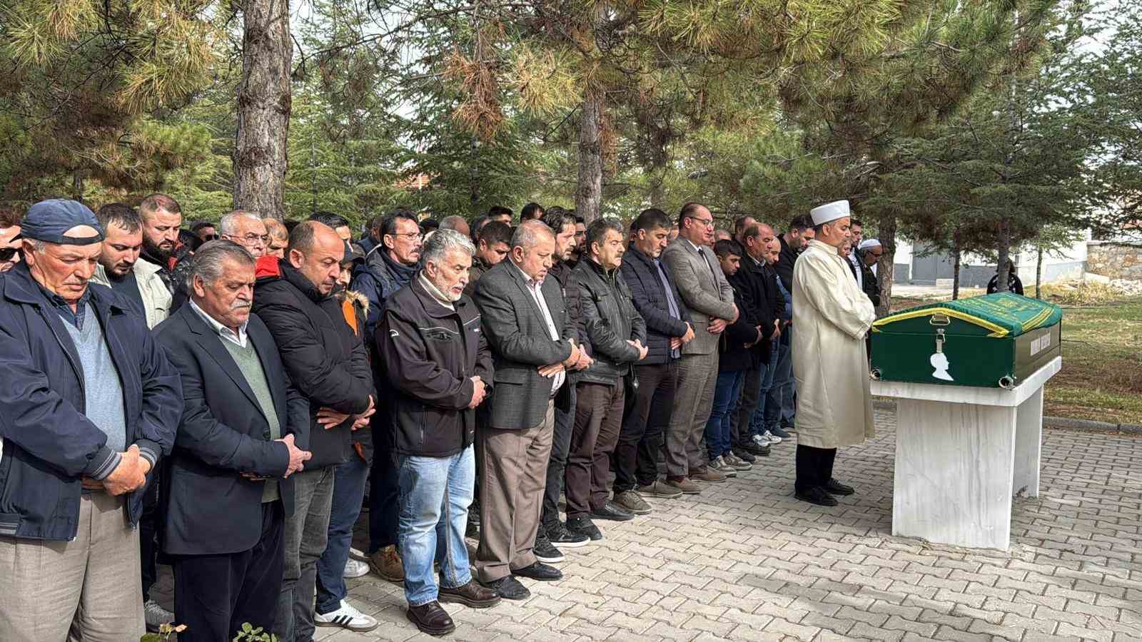 Oğlunu, torunlarını ve gelinini kaybeden acılı baba: "Suçlular her kimse cezalarını çeksinler ve güneş yüzü de görmesinler" 5 oglunu torunlarini ve gelinini kaybeden acili baba suclular her kimse cezalarini ceksinler ve gunes r6qLYibB