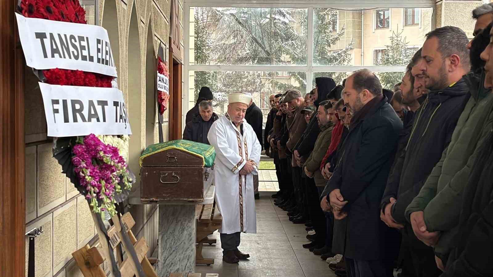 oglunun acisina yuregi dayanamayan anne son yolculuguna ugurlandi 3 6MbCWgUl
