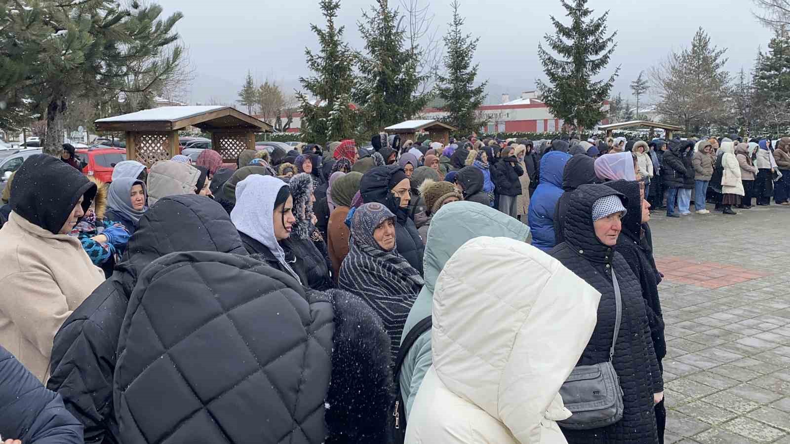 oglunun acisina yuregi dayanamayan anne son yolculuguna ugurlandi 6 AK4cqqdb