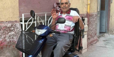 oglunun-akulu-tekerlekli-sandalyesini-yaktigi-babaya-akulu-arac-hediye-edildi-fjDmXJer.jpg